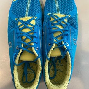 ON Cloud Cloudflyer  Running Shoes  Womens 9